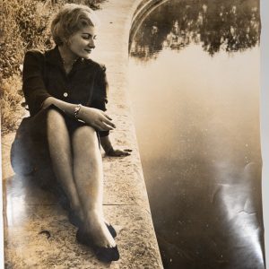 TIRAGE PHOTO	Argentique	France	femme au bord de l'eau	22X30cm	1960