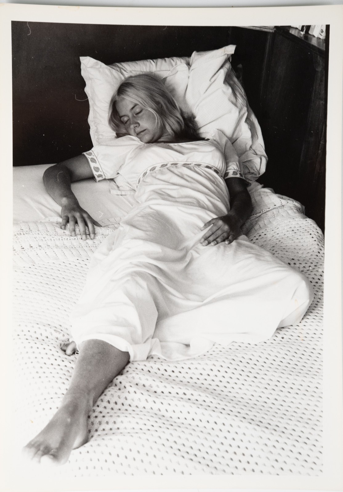 TIRAGE PHOTO Argentique France Femme qui dort 13X18cm 1980