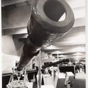 TIRAGE PHOTO	ARGENTIQUE Salon de l'armement GIAT canon 1981 MILITARIA 20X30cm
