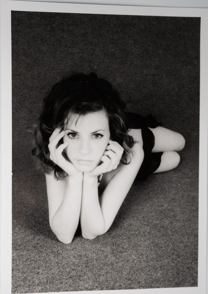 TIRAGE PHOTO Argentique France Portrait de femme Pin-Up 13X18cm 1980