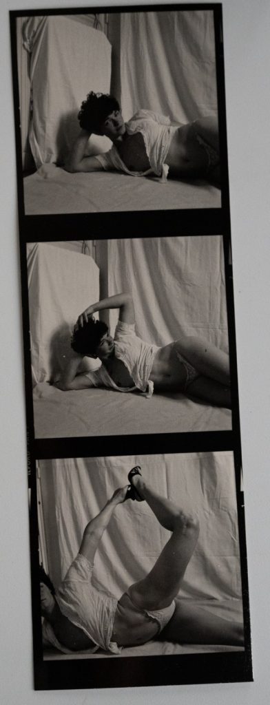 PHOTO Argentique France Planche contact femme nue vue 6X6cm 1980