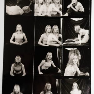 TIRAGE PHOTO Argentique	France	Jeune femme planche contact	vue 6X6cm	1970