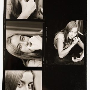 TIRAGE PHOTO Argentique	France	Jeune femme planche contact	vue 6X6cm	1970