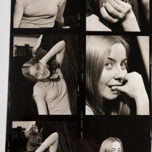 TIRAGE PHOTO Argentique	France	Jeune femme planche contact	vue 6X6cm	1970