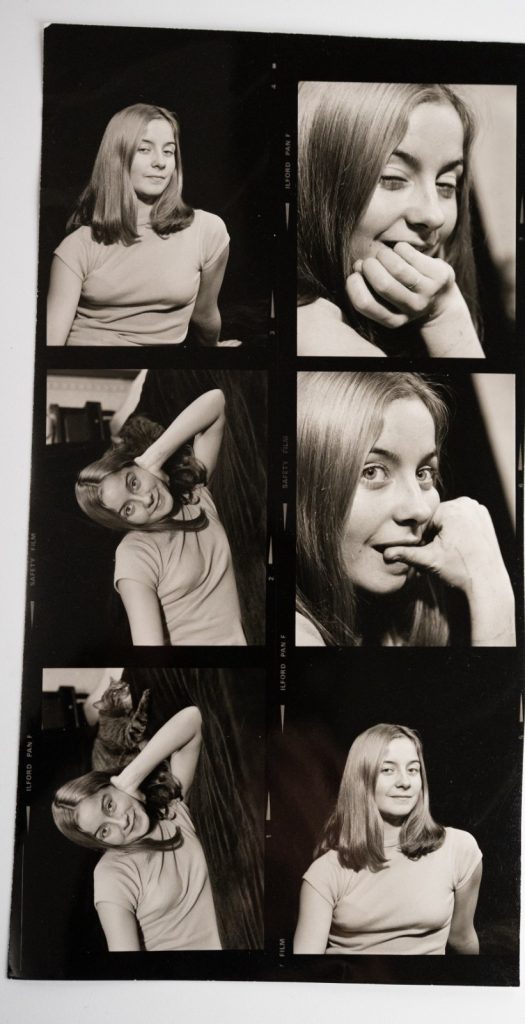 TIRAGE PHOTO Argentique France Jeune femme planche contact vue 6X6cm 1970