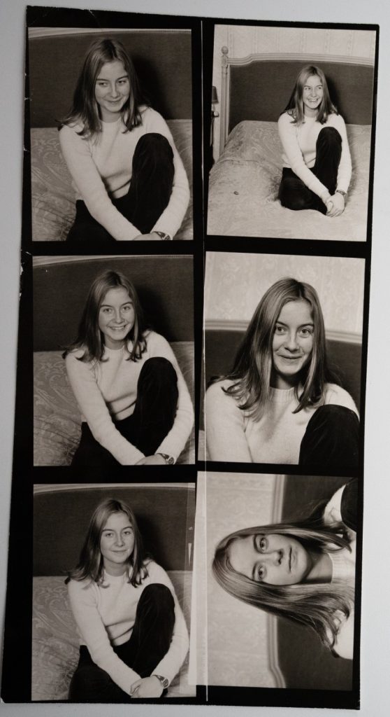 TIRAGE PHOTO Argentique France Jeune femme planche contact vue 6X6cm 1970