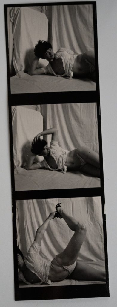 PHOTO Argentique France Planche contact femme nue vue 6X6cm 1980