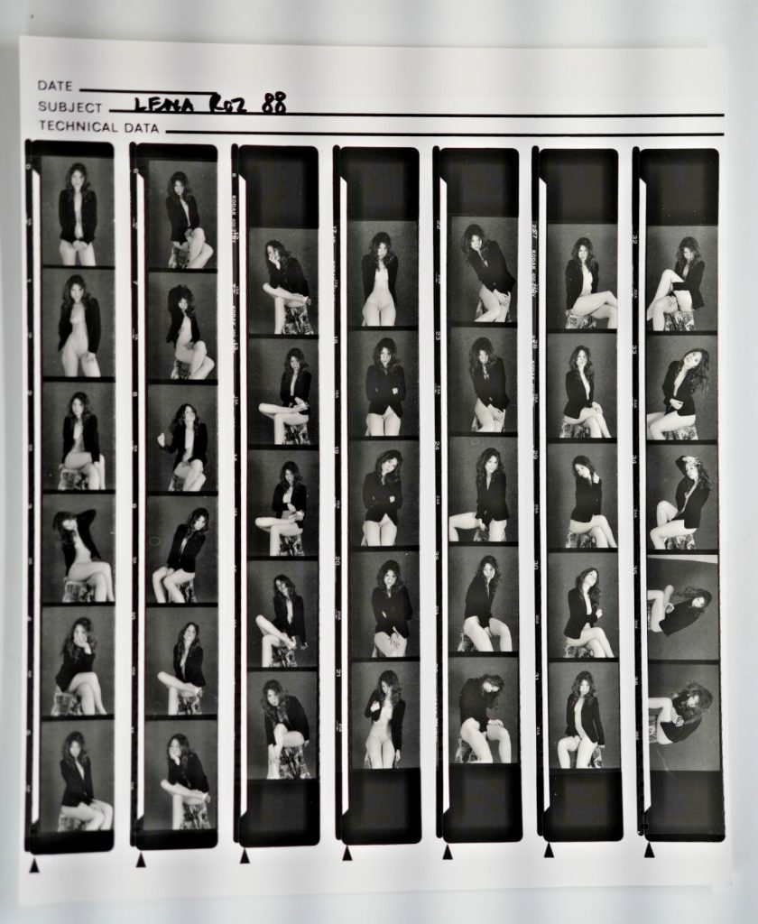 TIRAGE PHOTO Argentique planche contact nu artistique femme nue 	24X29cm 1980
