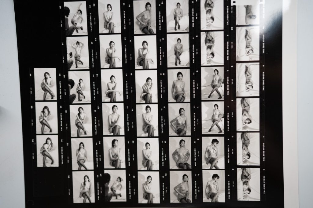 PHOTO Argentique France Planche contact FEMME NUE NU ARTISTIQUE 24x30cm 1980