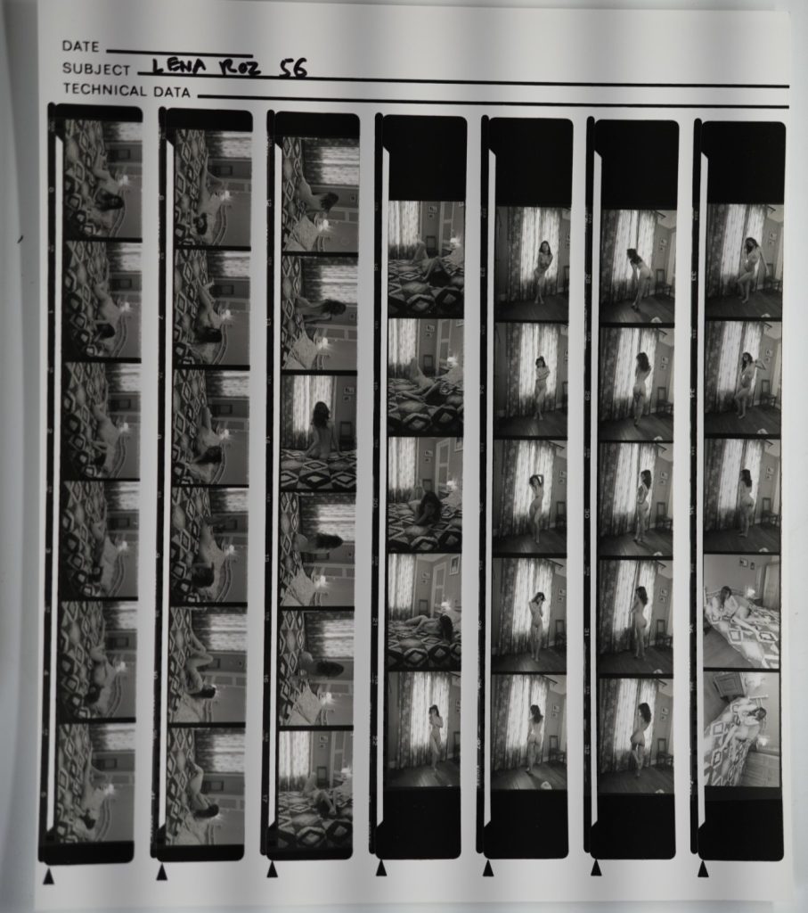 TIRAGE PHOTO Argentique planche contact nu artistique femme nue 	24X29cm 1980