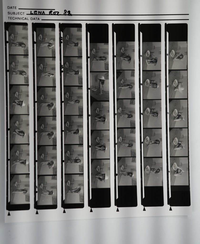 TIRAGE PHOTO Argentique planche contact nu artistique femme nue 	24X29cm 1980