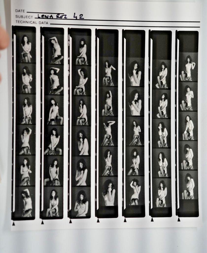 TIRAGE PHOTO Argentique planche contact nu artistique femme nue 	24X29cm 1980