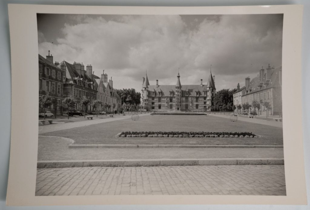 TIRAGE PHOTO DE PRESSE France PALAIS DUCAL NEVERS 13X18cm 1950 tampon de presse