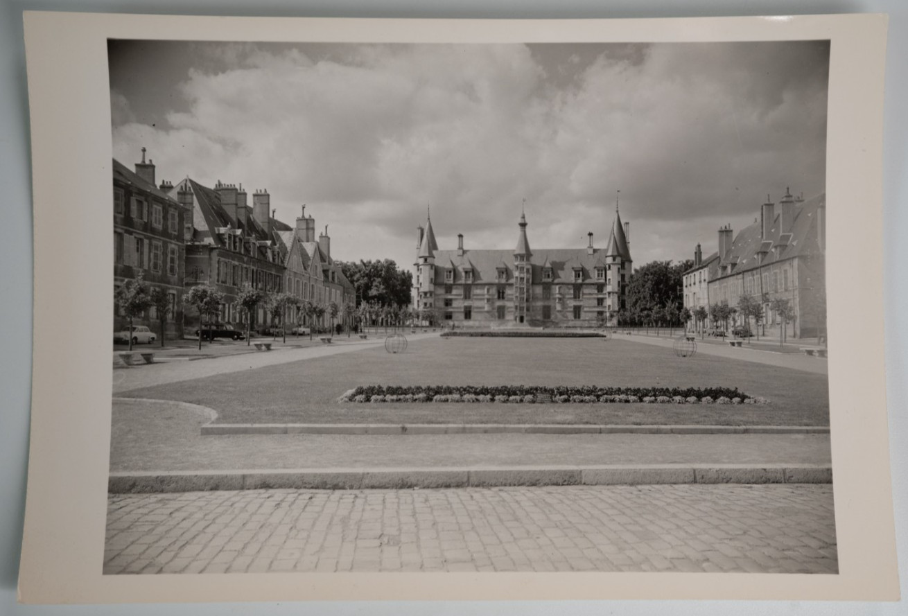 TIRAGE PHOTO DE PRESSE France PALAIS DUCAL NEVERS 13X18cm 1950 tampon de presse