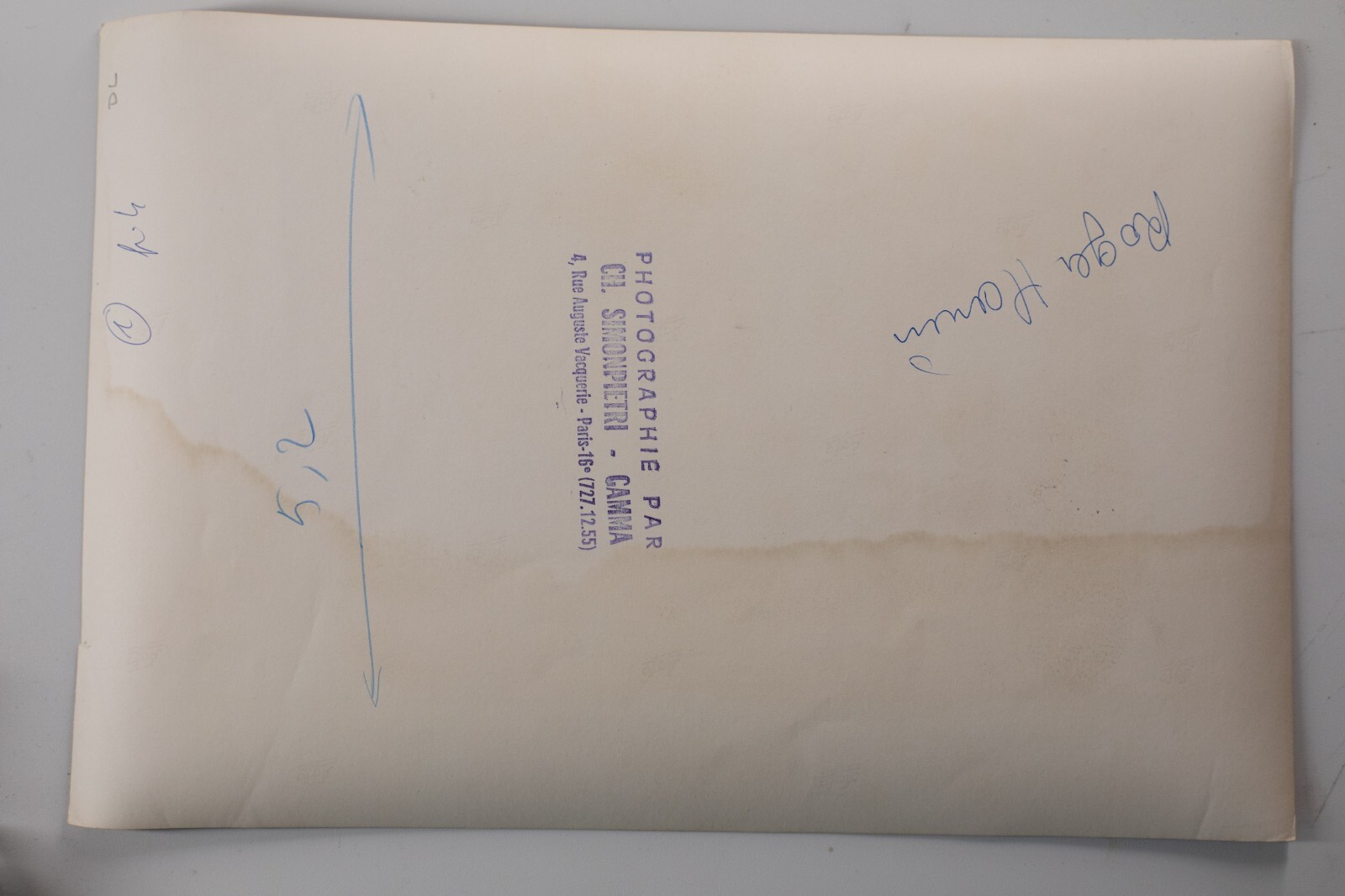 TIRAGE PHOTO DE PRESSE TAMPON AGENCE GAMMA 1970 Roger Hanin 20X30cm – Image 2