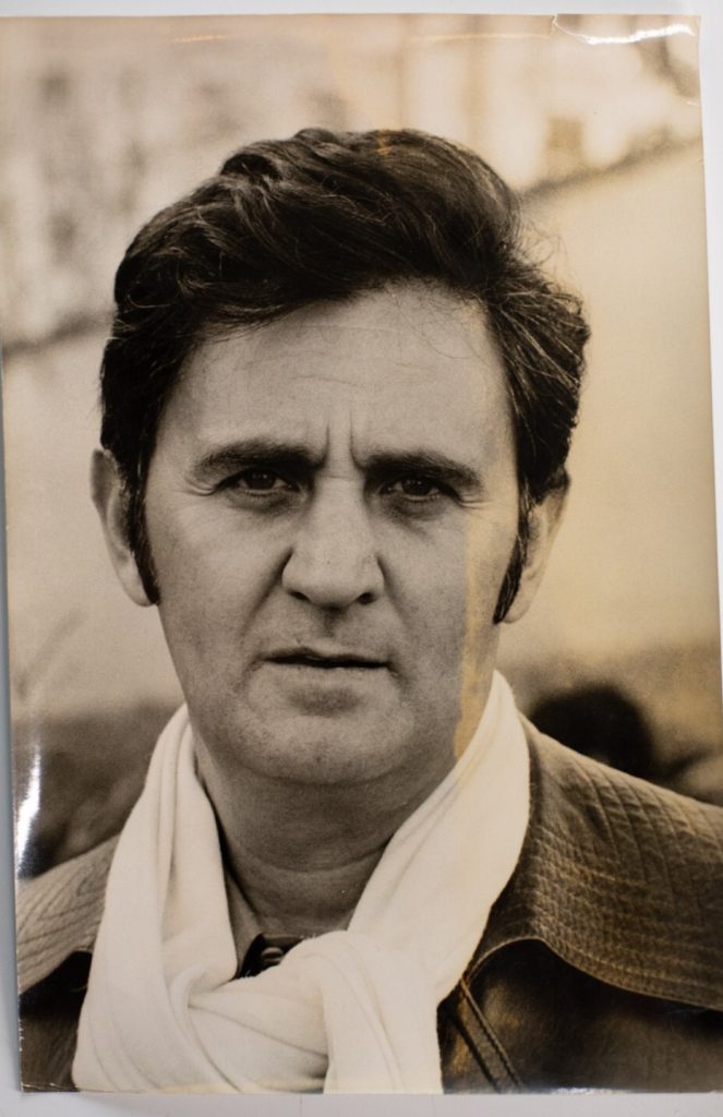 TIRAGE PHOTO DE PRESSE TAMPON AGENCE GAMMA 1970 Roger Hanin 20X30cm
