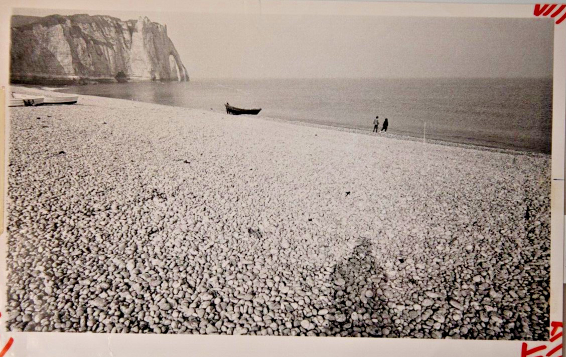 TIRAGE PHOTO ARGENTIQUE PHOTO DE PRESSE 1970 NORMANDIE 13X22cm ETRETAT