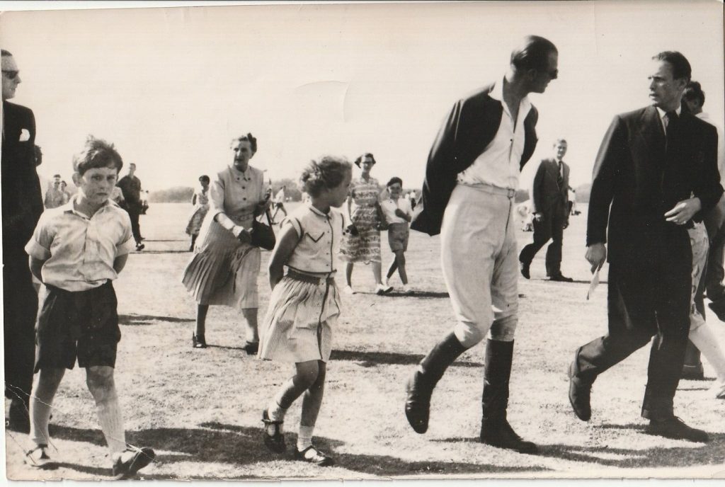 TIRAGE PHOTO	DE PRESSE 1950	CHARLES III PRINCESSE ANNE PRINCE PHILIP 13X18cm