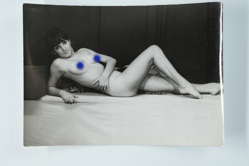 TIRAGE PHOTO	 ATRGENTIQUE 1960-70	FEMME NUE AMATEUR NU SNAP SHOT