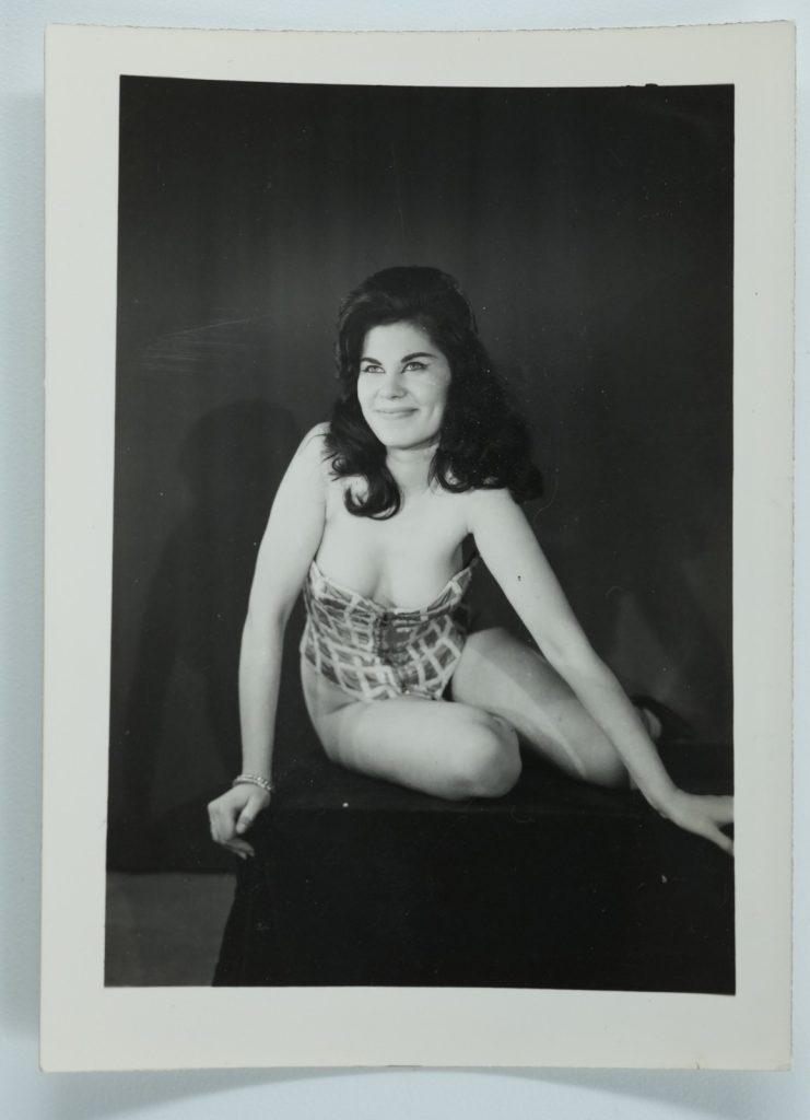 TIRAGE PHOTO	 ATRGENTIQUE 1960-70	FEMME NUE AMATEUR NU SNAP SHOT