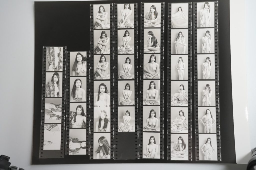 PHOTO Argentique France Planche contact femme nue nu artistique 24x30cm 1980